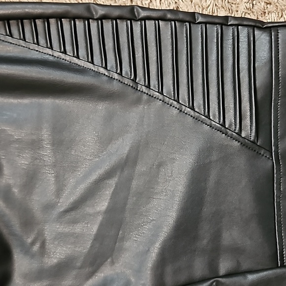 Ashley Stewart Womens sz 26/28 Faux Leather Leggings Black Biker Witchy Goth NWT - Picture 6 of 7